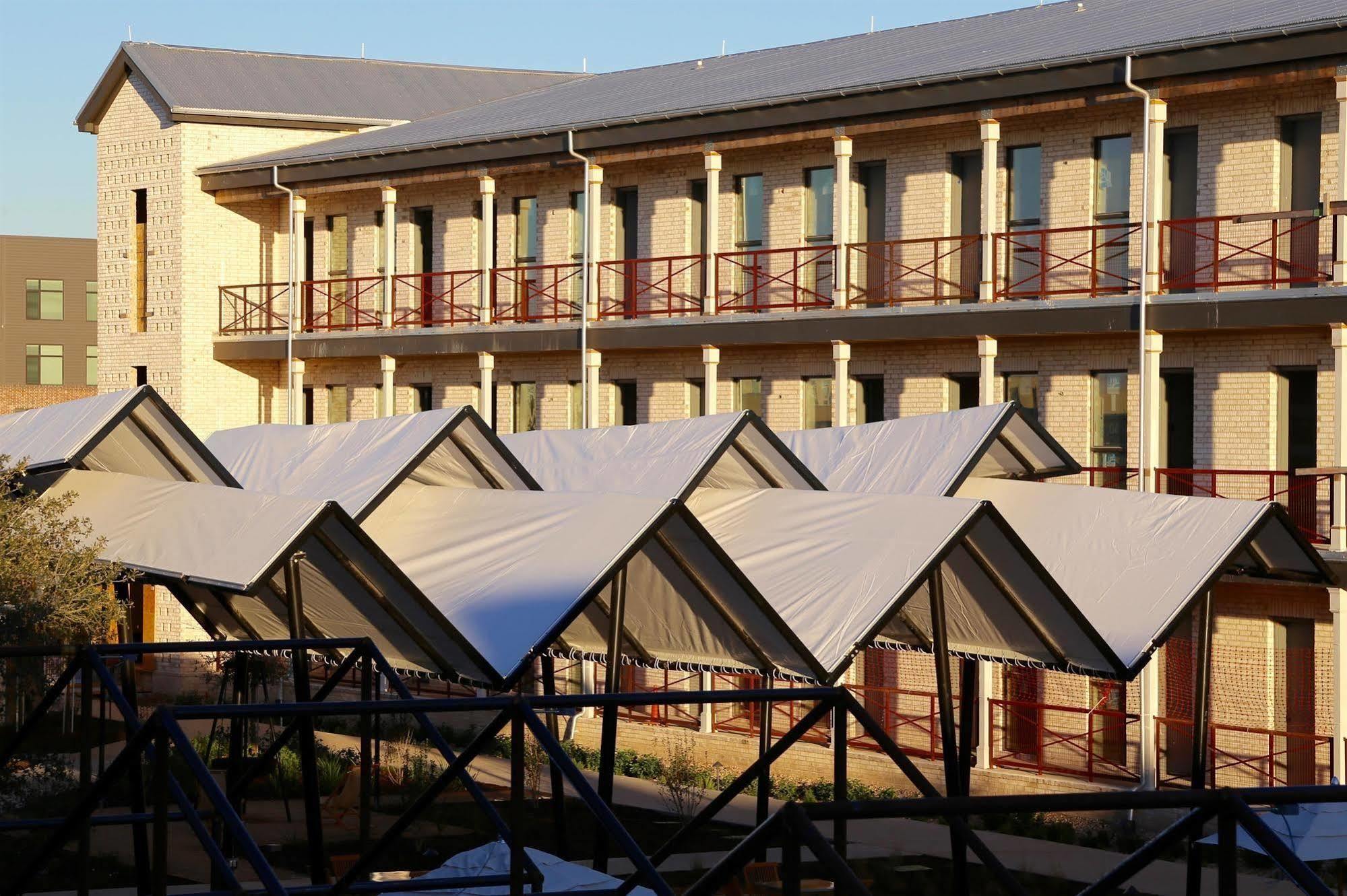 קולג' סטיישן Cavalry Court, By Valencia Hotel Collection מראה חיצוני תמונה